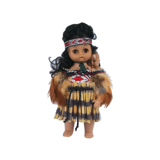 28 - Doll 17cm Wahine Full Feather Cloak Piupiu Skirt Baby Boxed